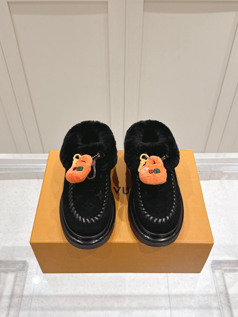 l0vis Vvtt0n slippers